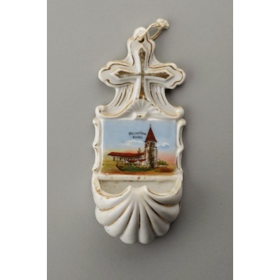 Kropielniczka pamiątkowa z widokiem kościoła w Beverloo. Biała porcelana, elementy złocone. Niemcy.